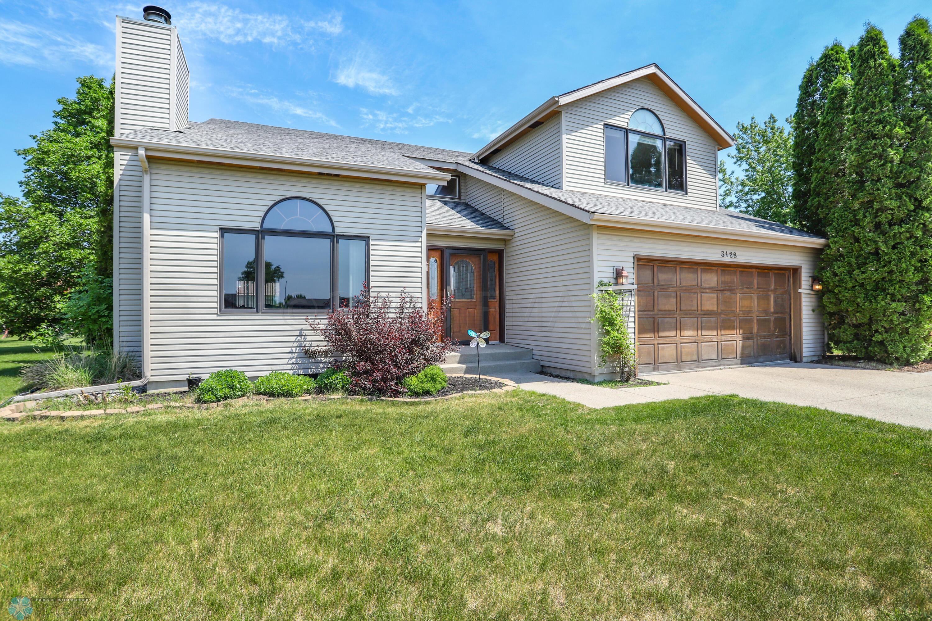 3128 Village Green Dr E Loop