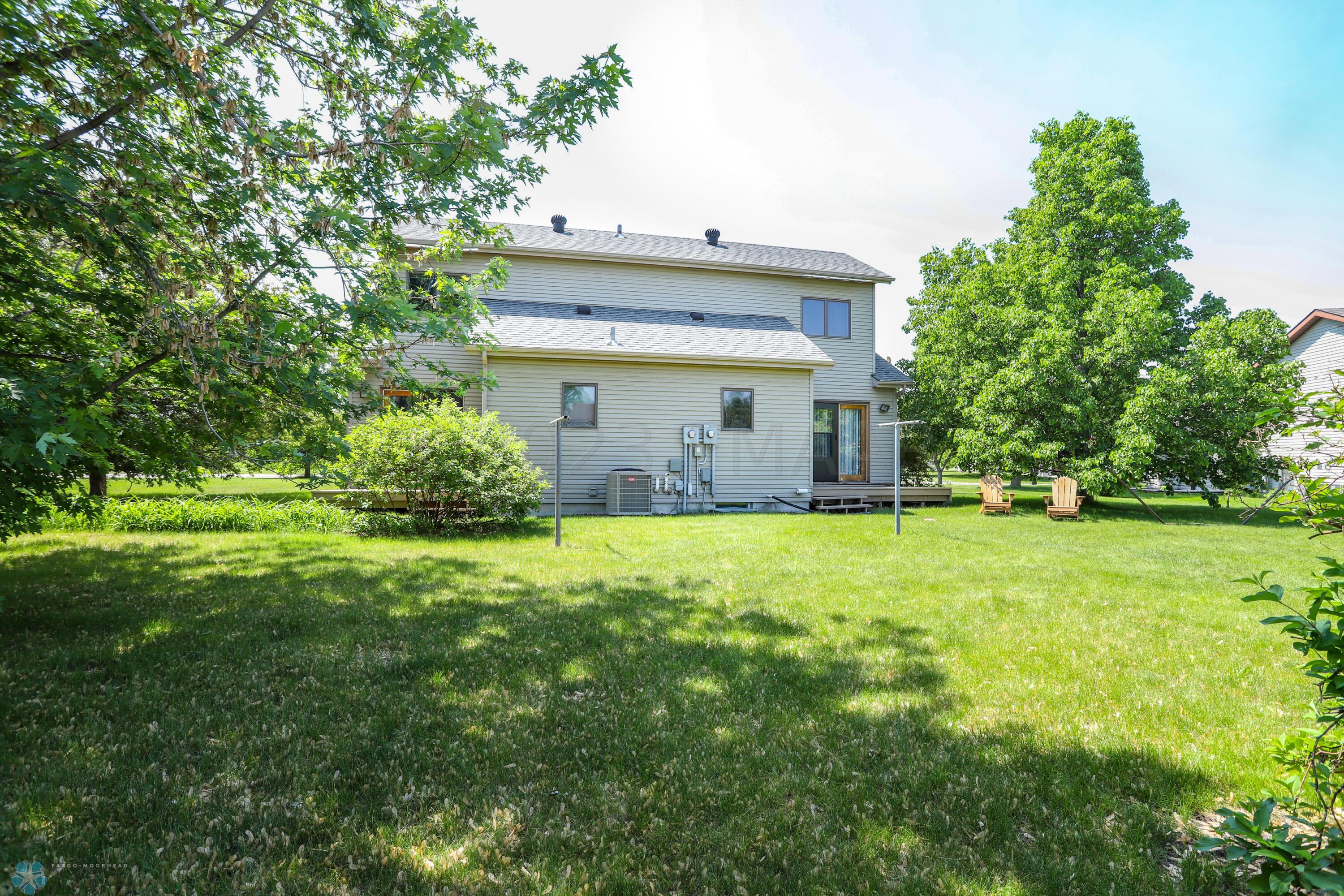 3128 Village Green Dr E Loop