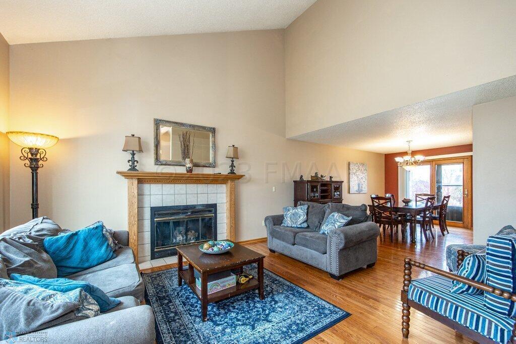 3128 Village Green Dr E Loop