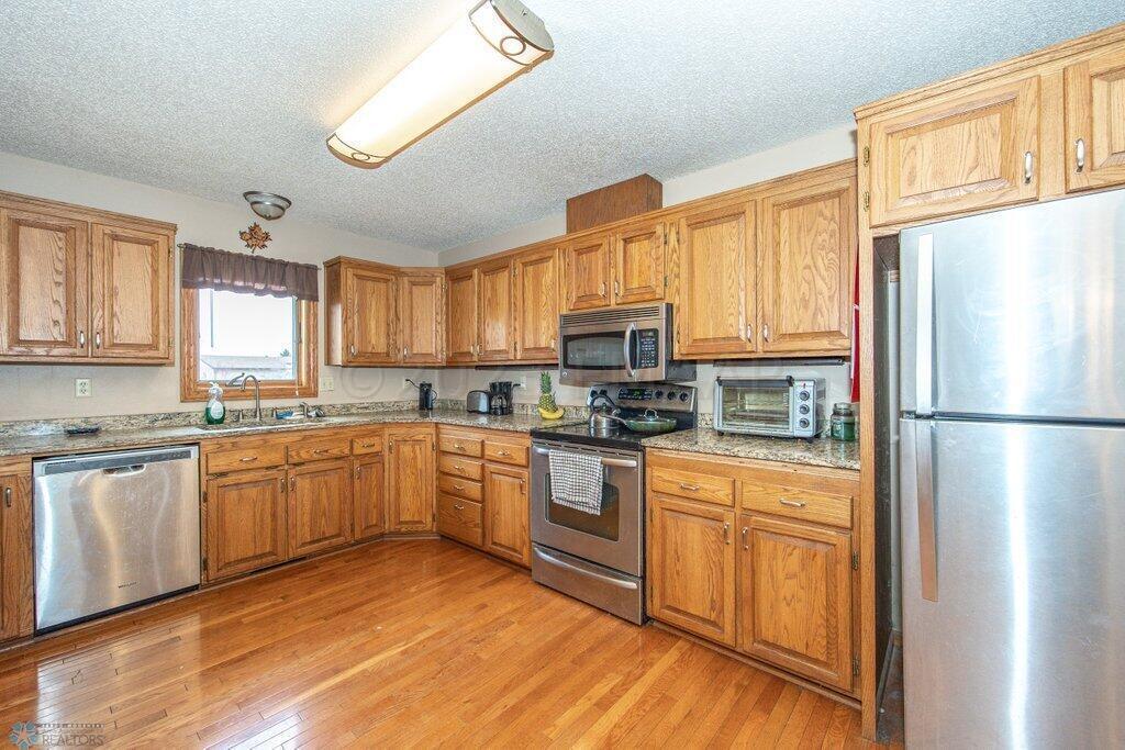 3128 Village Green Dr E Loop