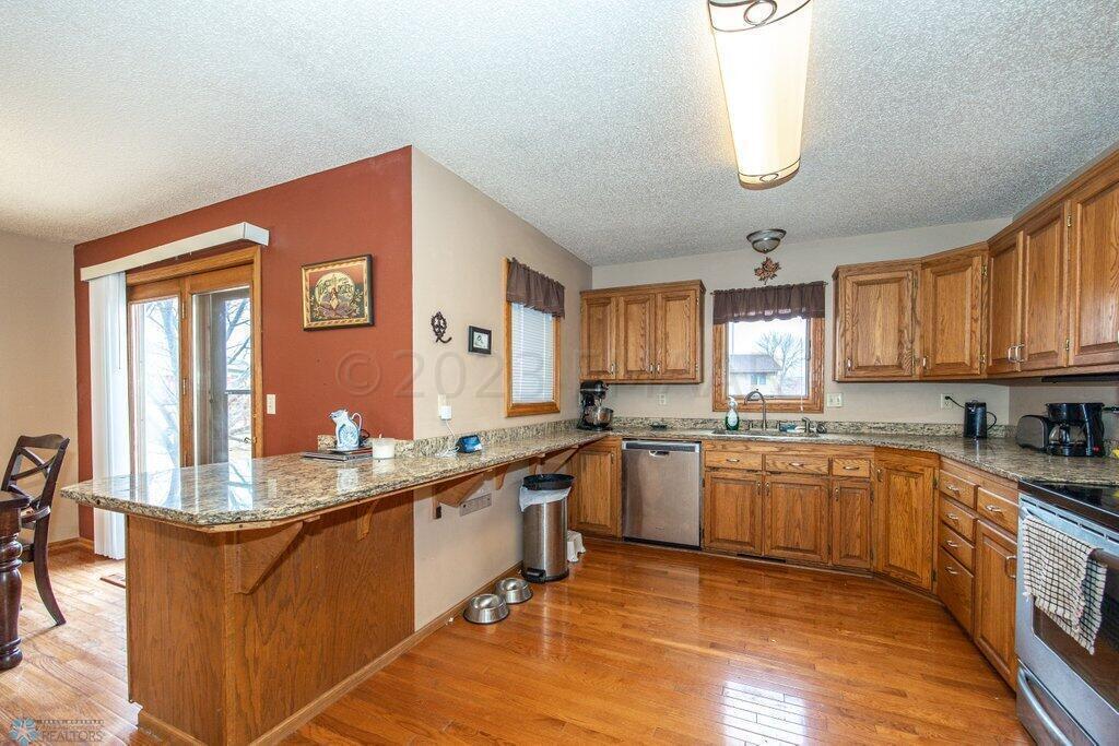 3128 Village Green Dr E Loop