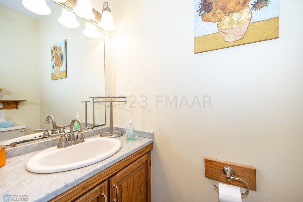 3128 Village Green Dr E Loop