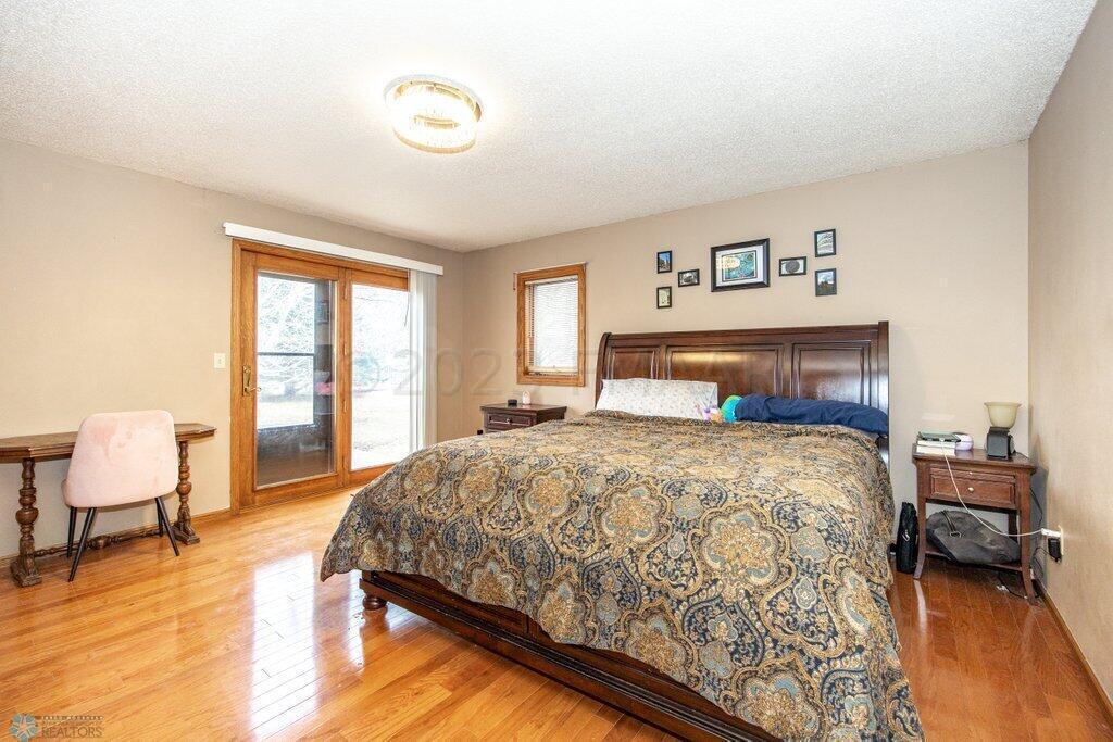 3128 Village Green Dr E Loop