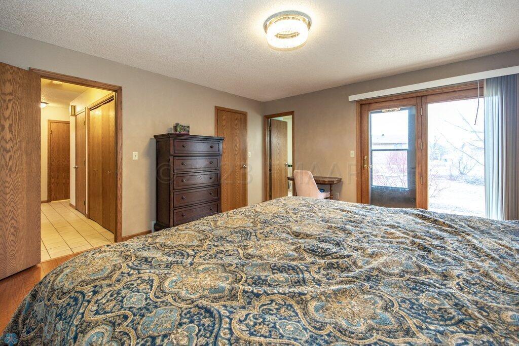 3128 Village Green Dr E Loop