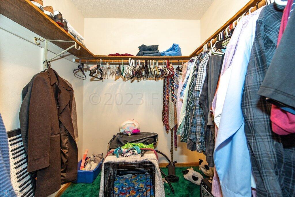 3128 Village Green Dr E Loop