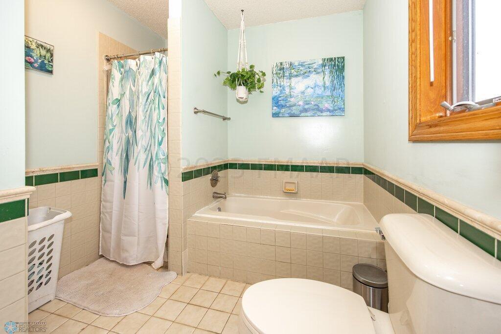 3128 Village Green Dr E Loop