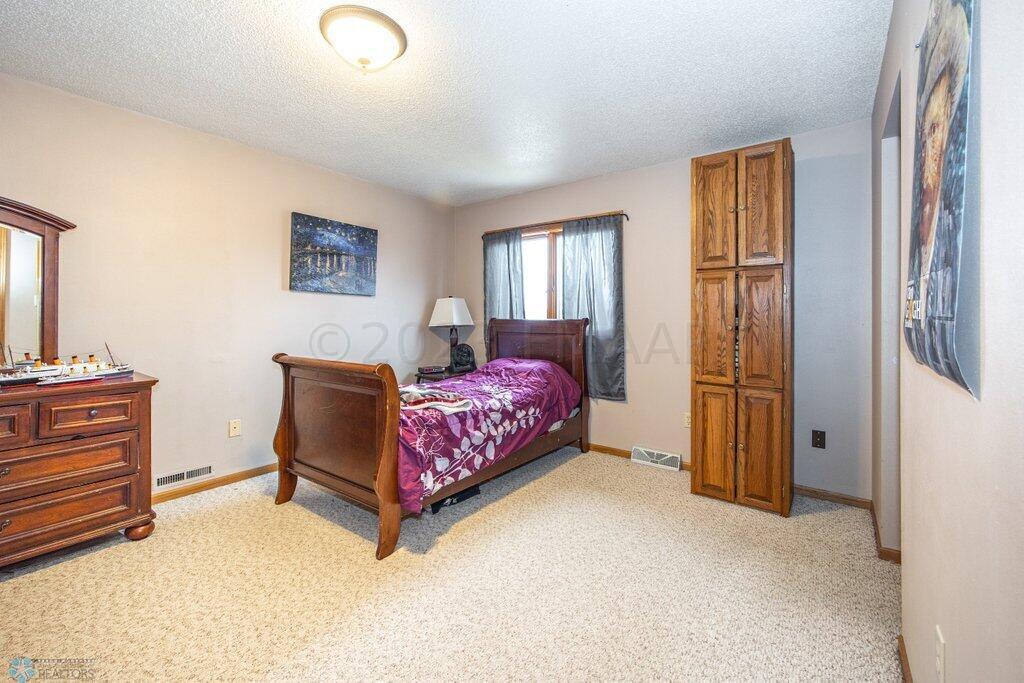3128 Village Green Dr E Loop