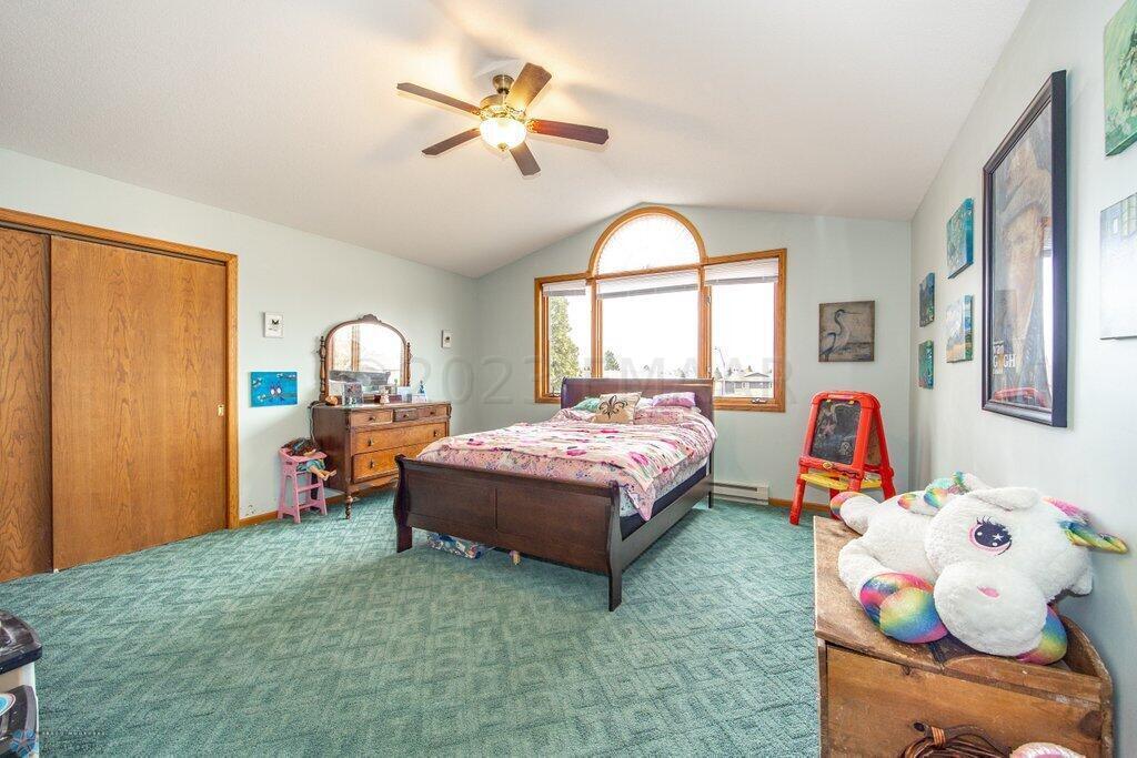 3128 Village Green Dr E Loop