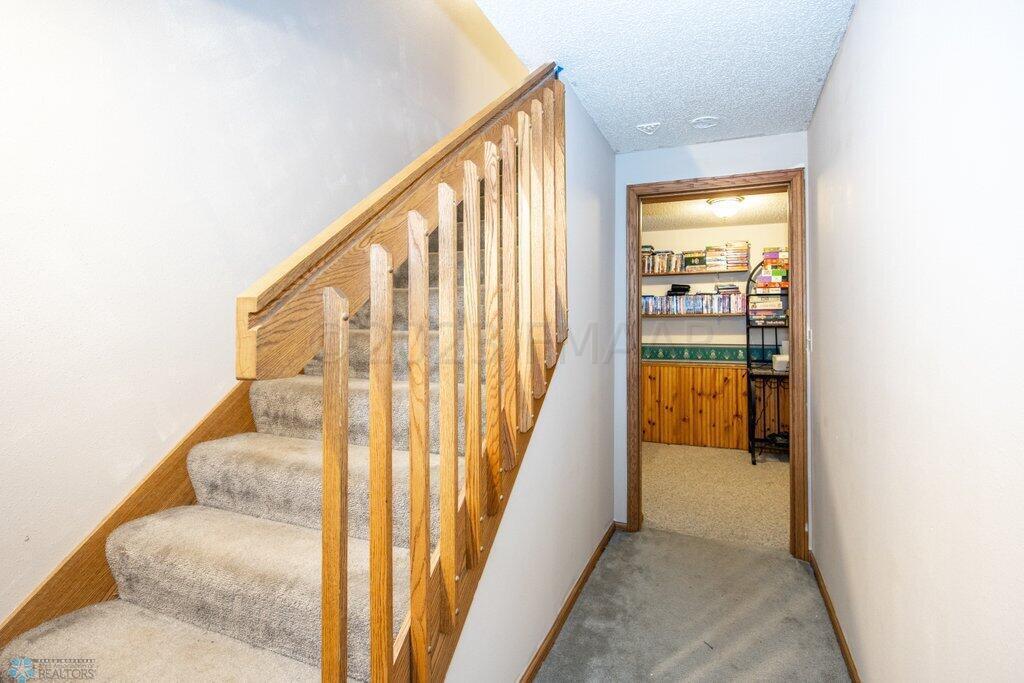 3128 Village Green Dr E Loop
