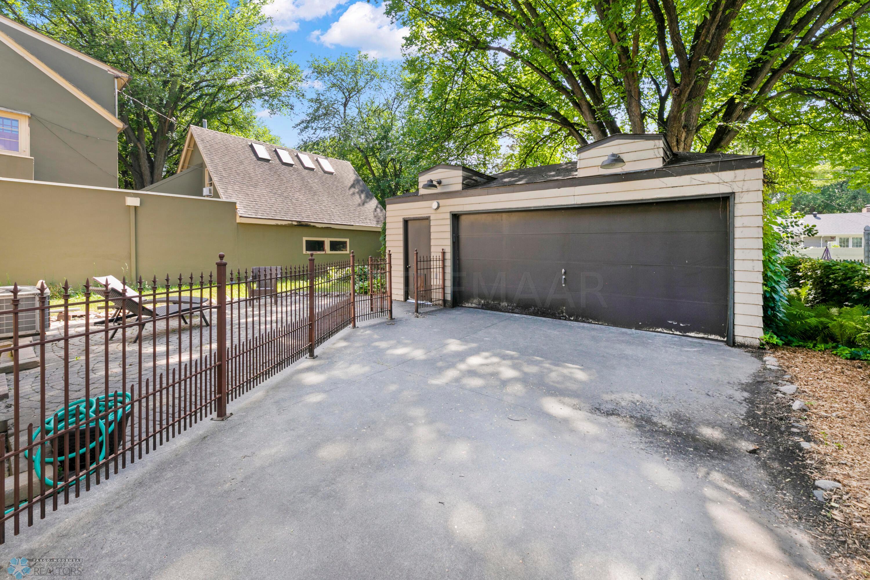 Oversized 2 stall Garage