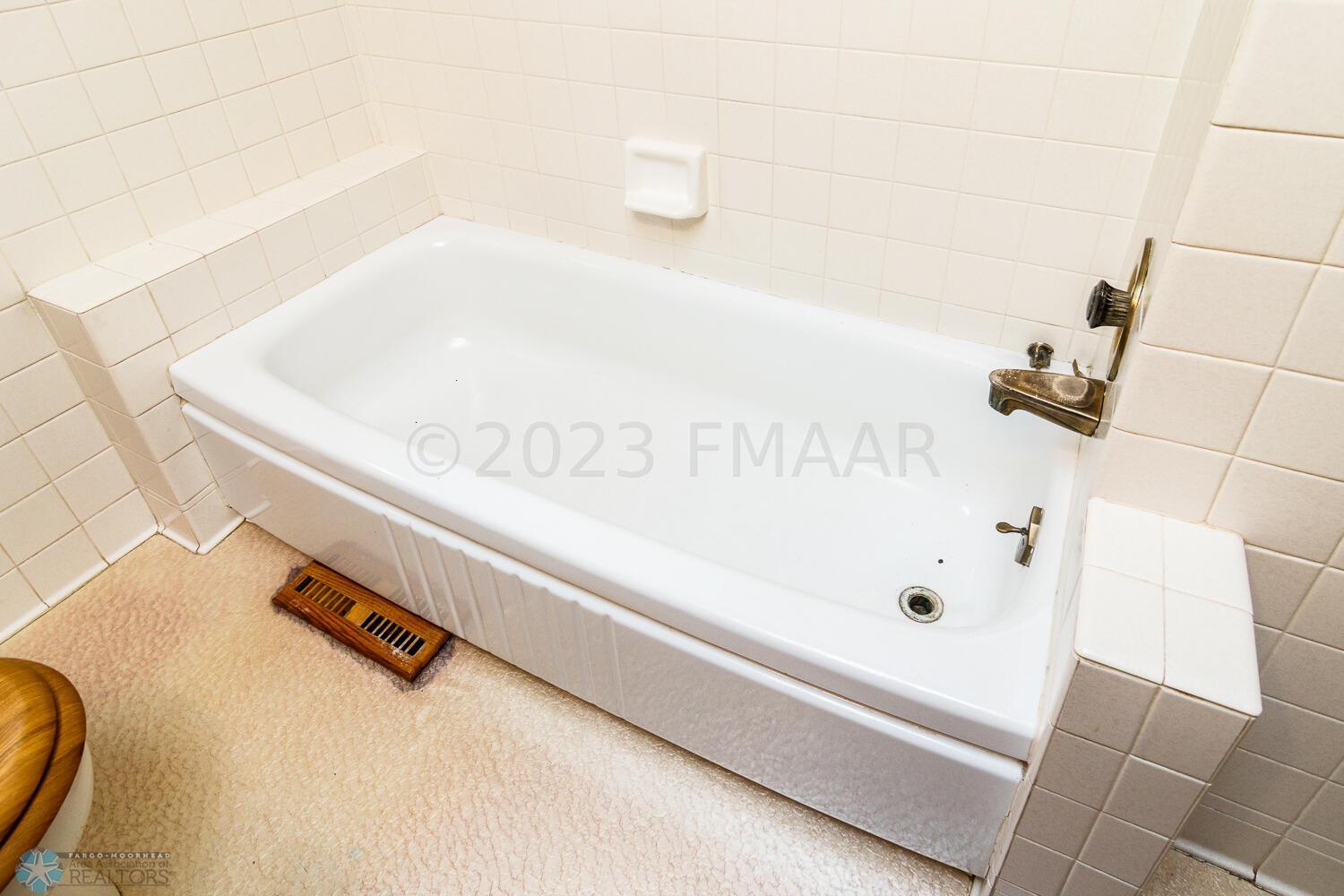 Main Floor Bathroom Tub