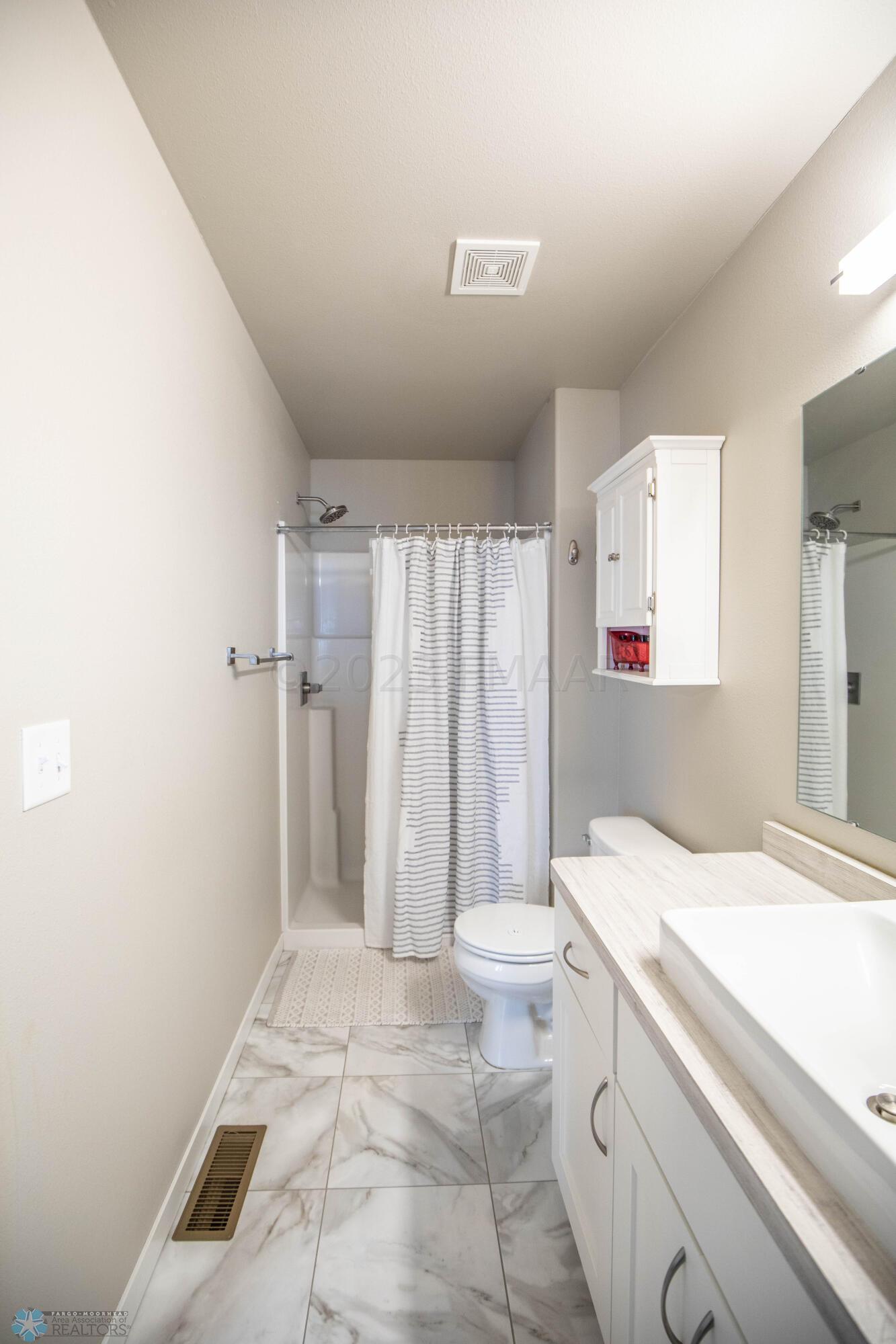 Attached Bathroom (3/4)