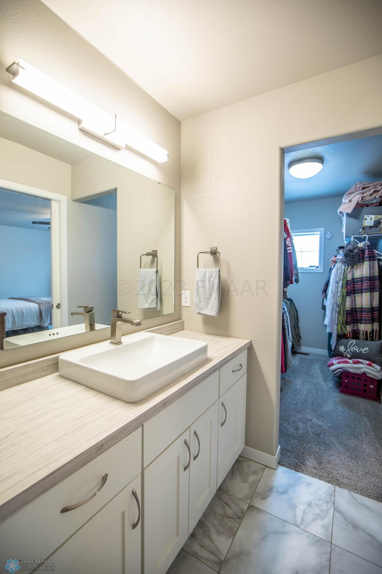Attached Bathroom (3/4)
