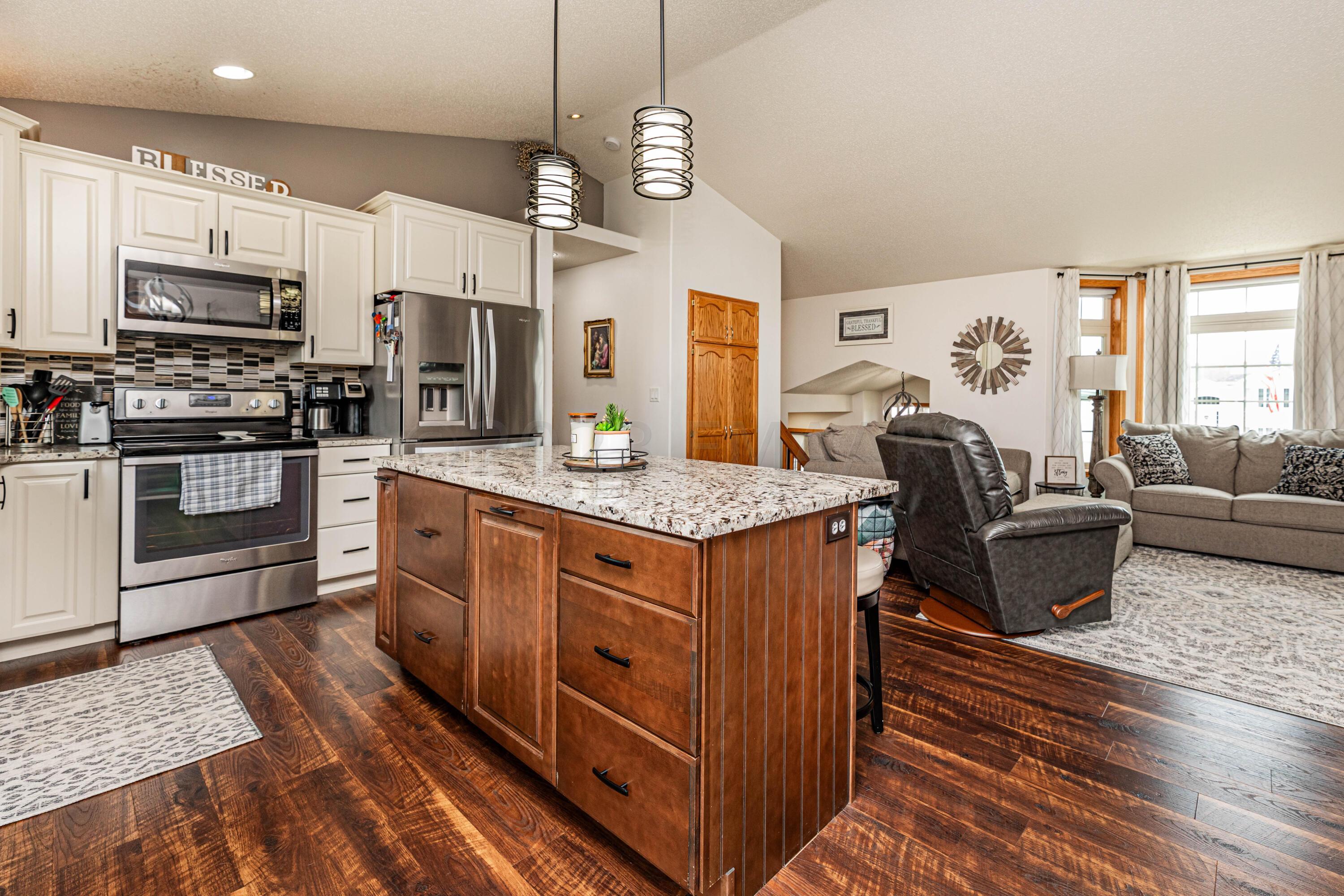 Kitchen+Living
