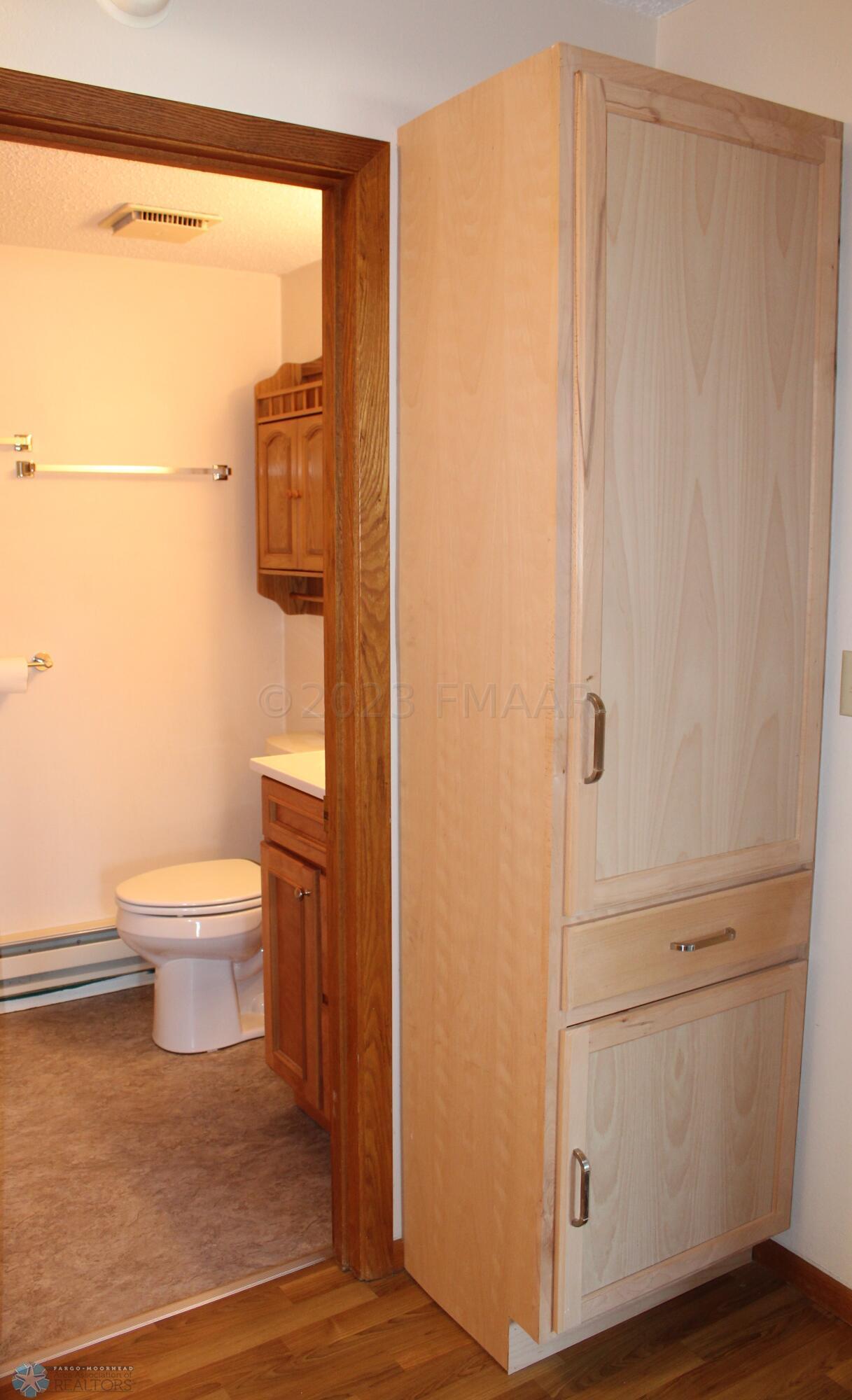 Storage cabinet