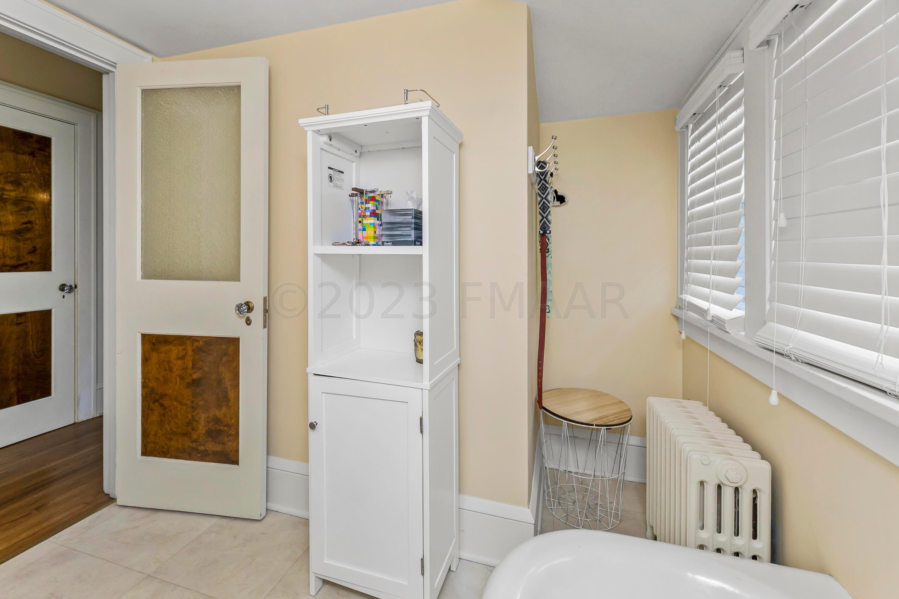 Full guest bath