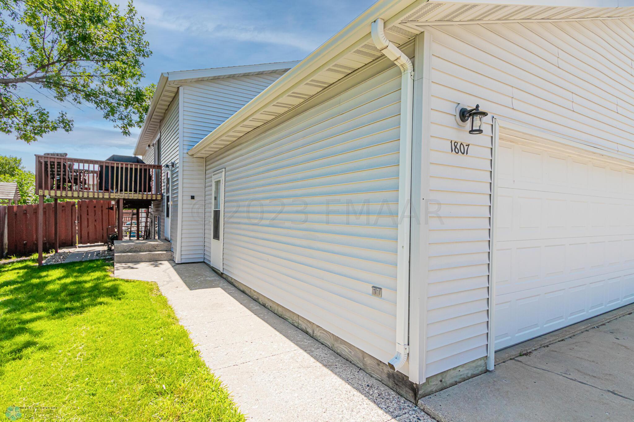 Exterior_3