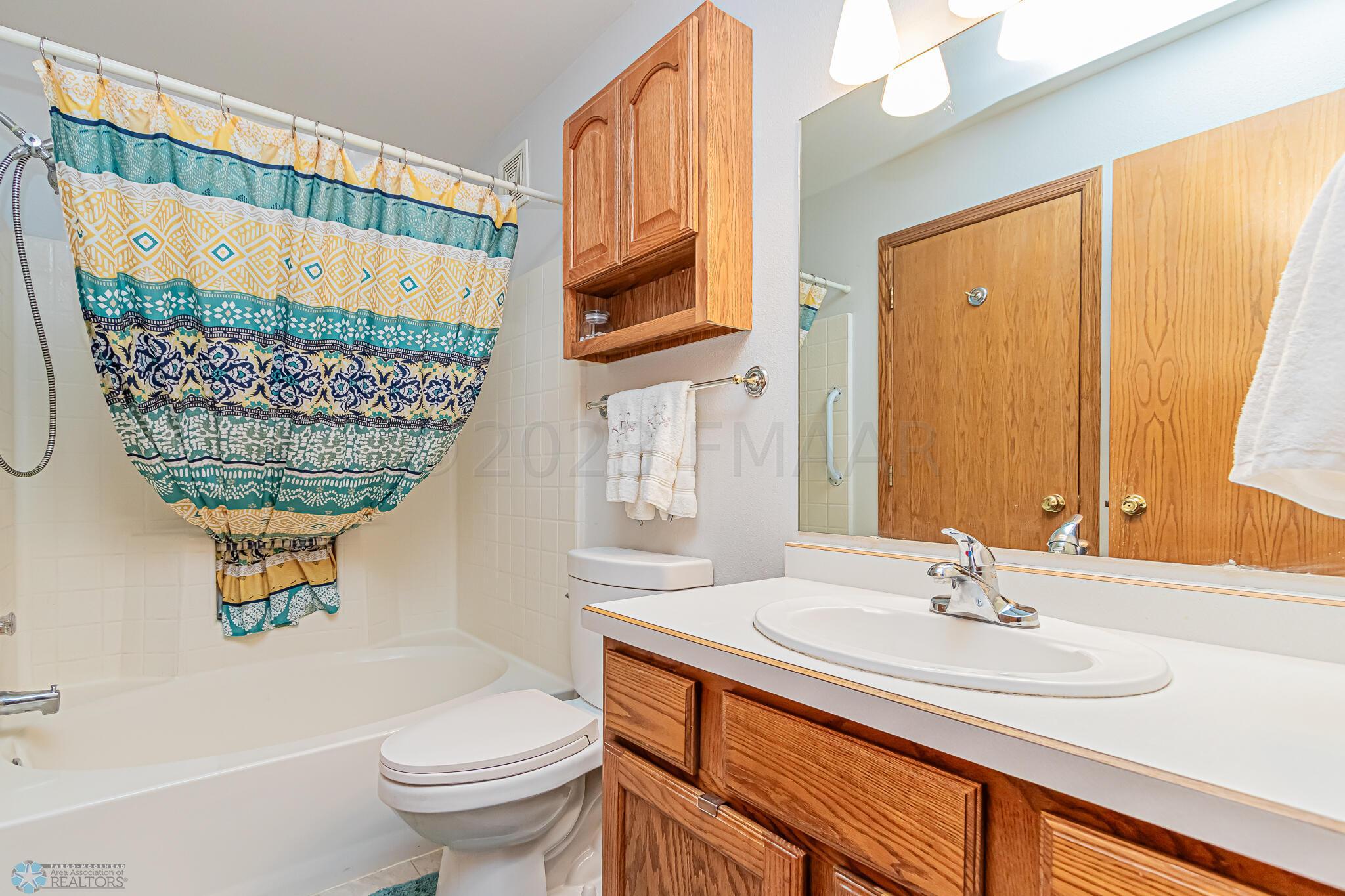 Upper_Bathroom_1
