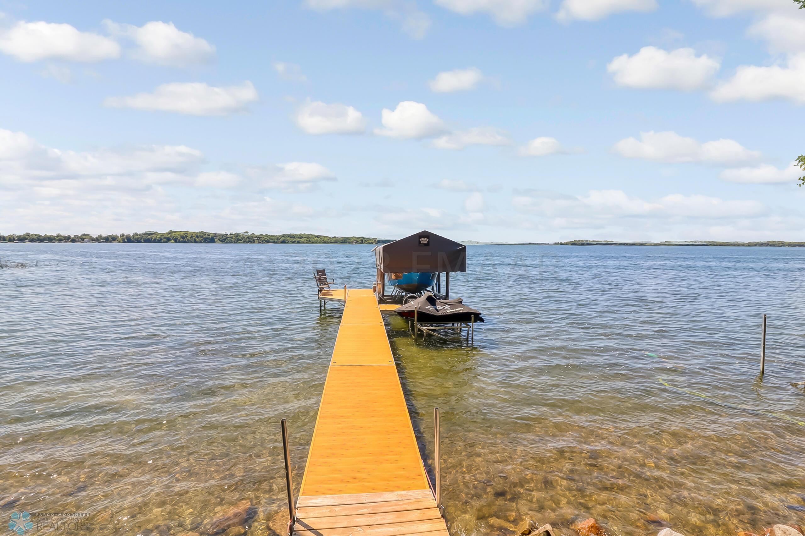 Exterior_Lake1_0