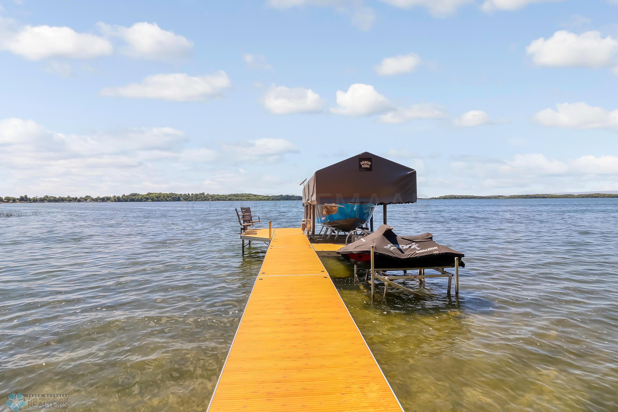 Exterior_Lake1_1