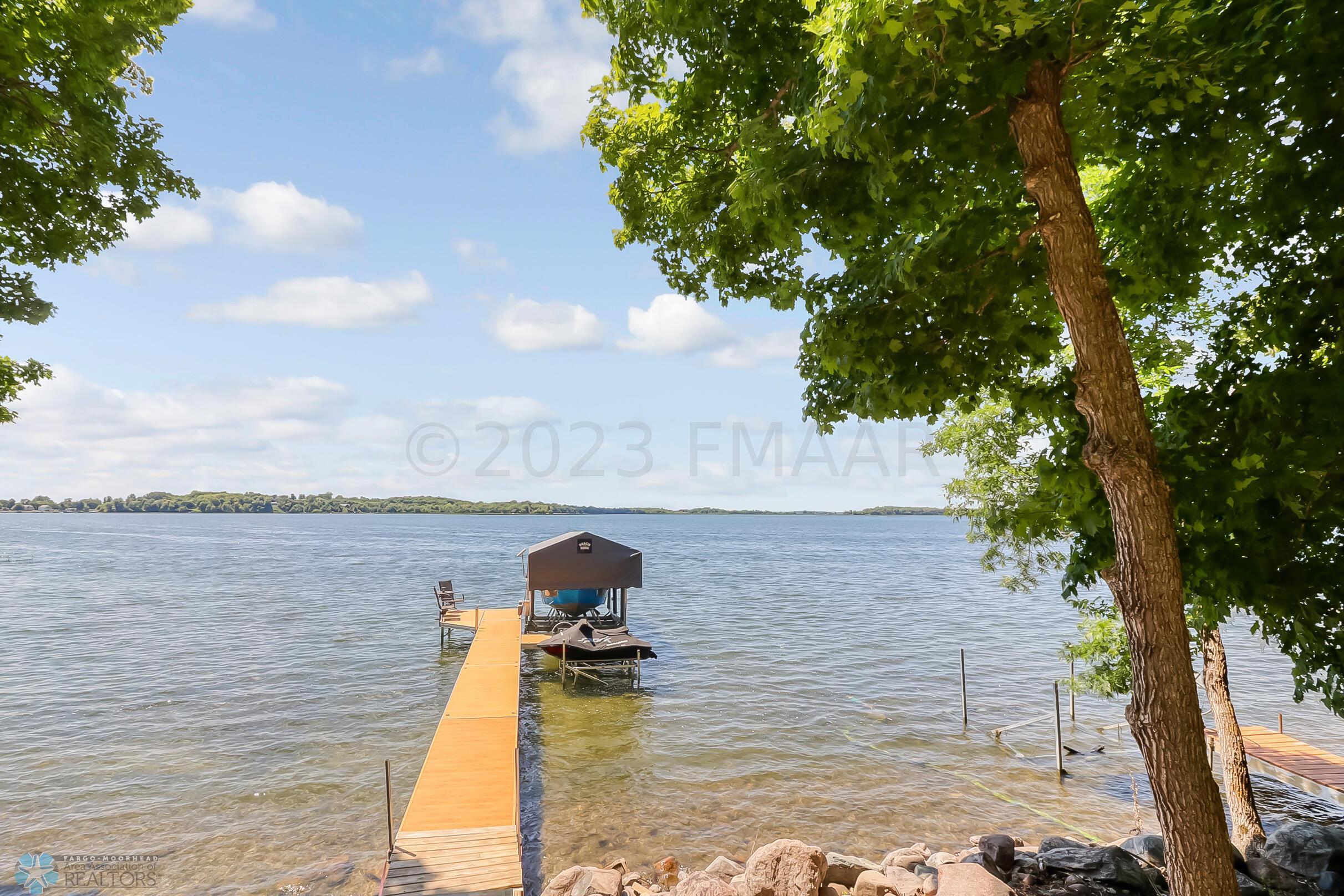 Exterior_Lake1_2