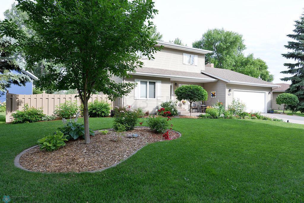 Beautifully Manicured Yard
