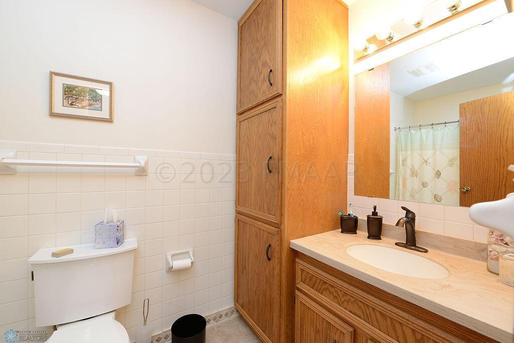 Upper Guest Full Bath