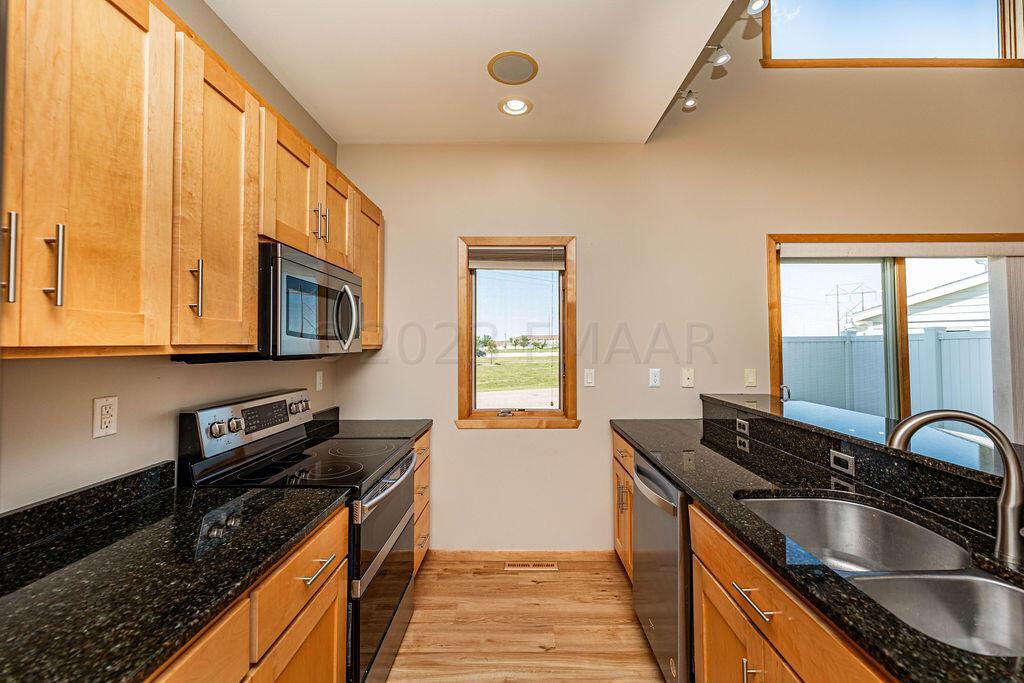 Updated Kitchen w Granite Countertops