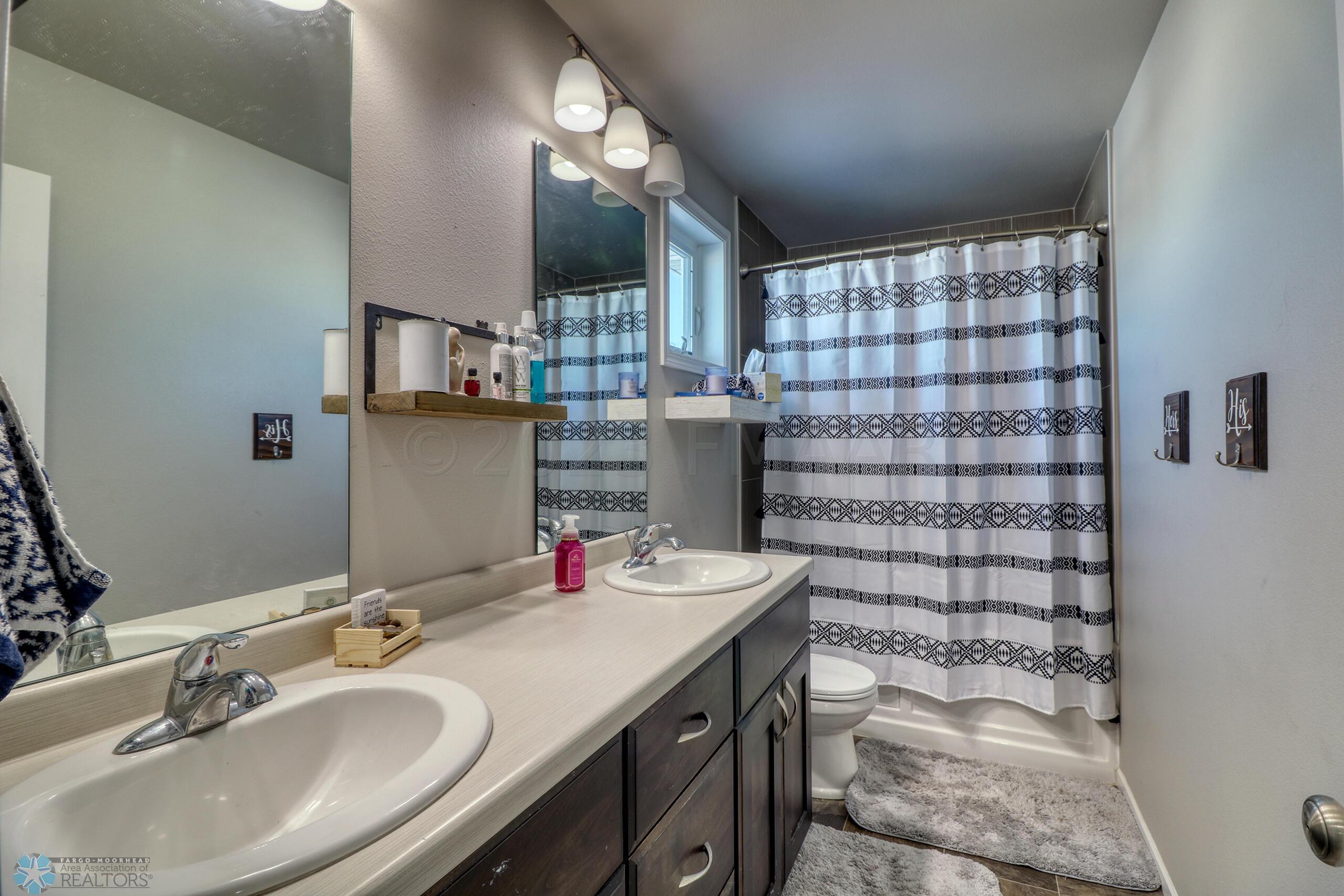 Master Bathroom1_1