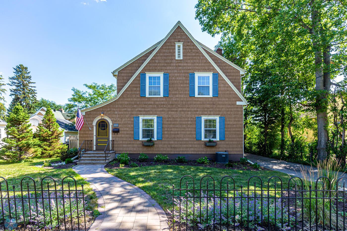 819 5th Ave. S.