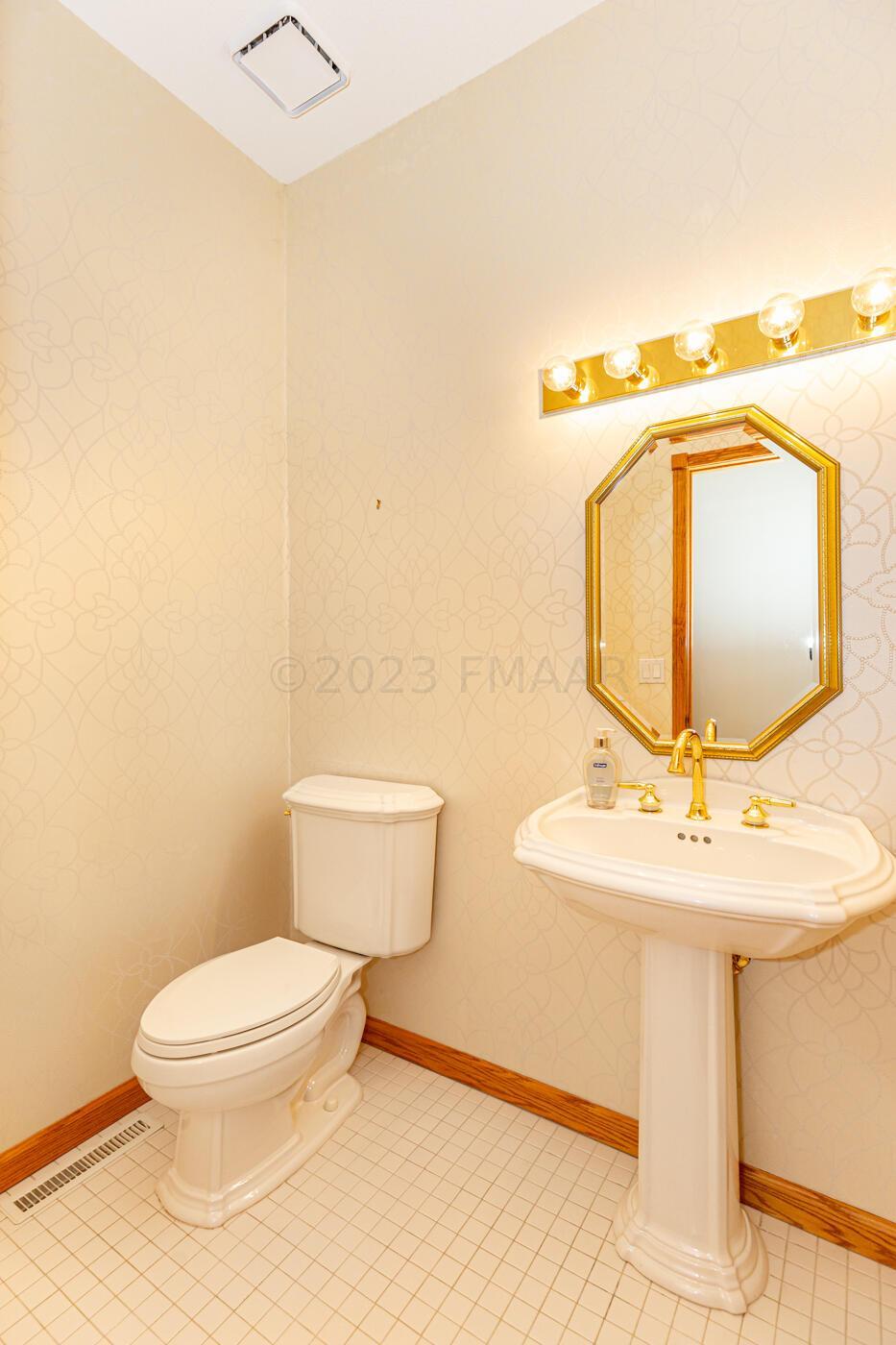 1/2 bath