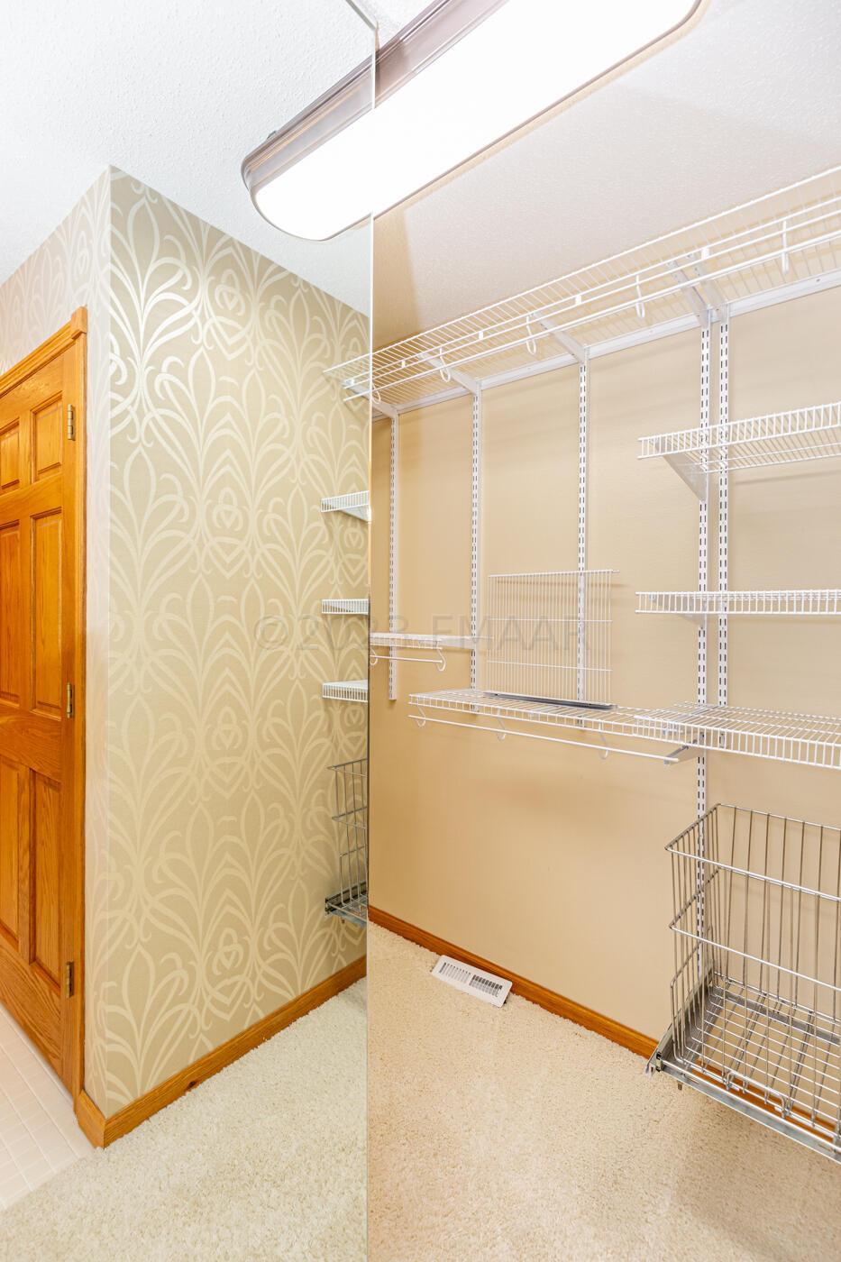 Walk-In-Closet