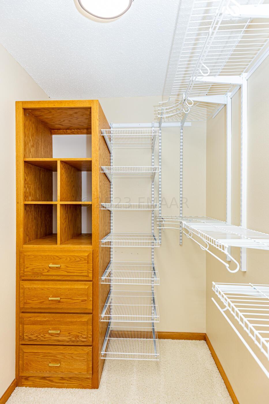 Walk-In-Closet