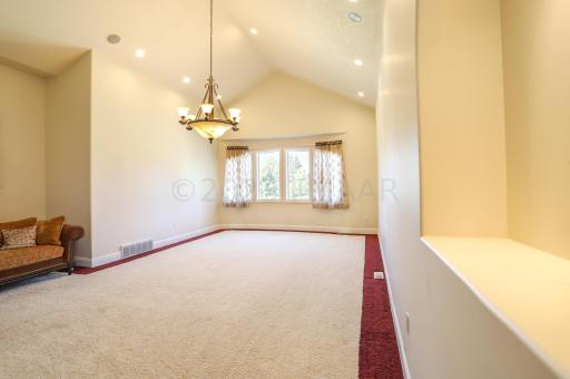 2043 ROSE CREEK Boulevard S, Fargo, ND 58104
