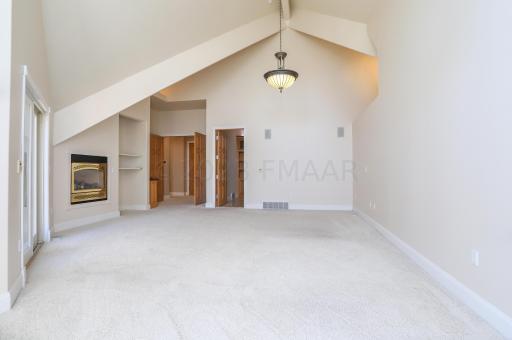 2043 ROSE CREEK Boulevard S, Fargo, ND 58104