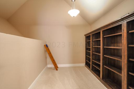 2043 ROSE CREEK Boulevard S, Fargo, ND 58104