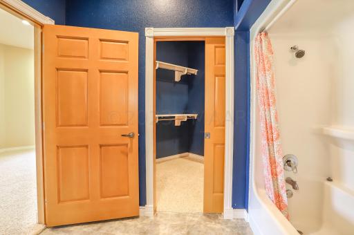 2043 ROSE CREEK Boulevard S, Fargo, ND 58104