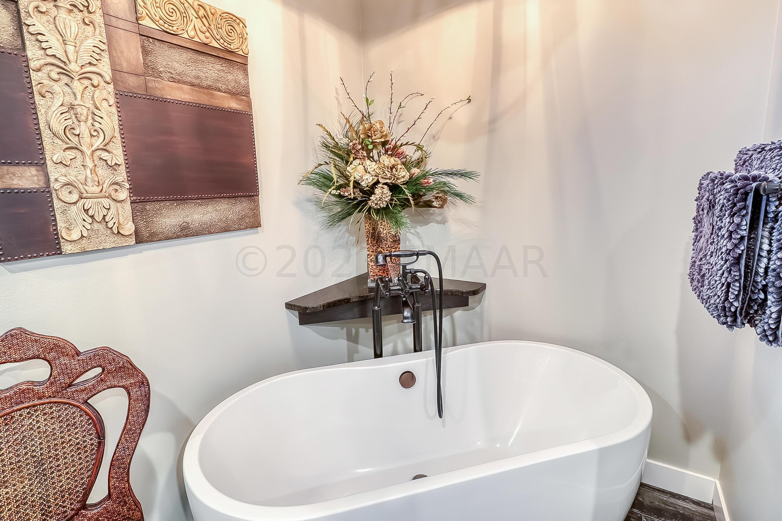 Primary Bathroom1_5