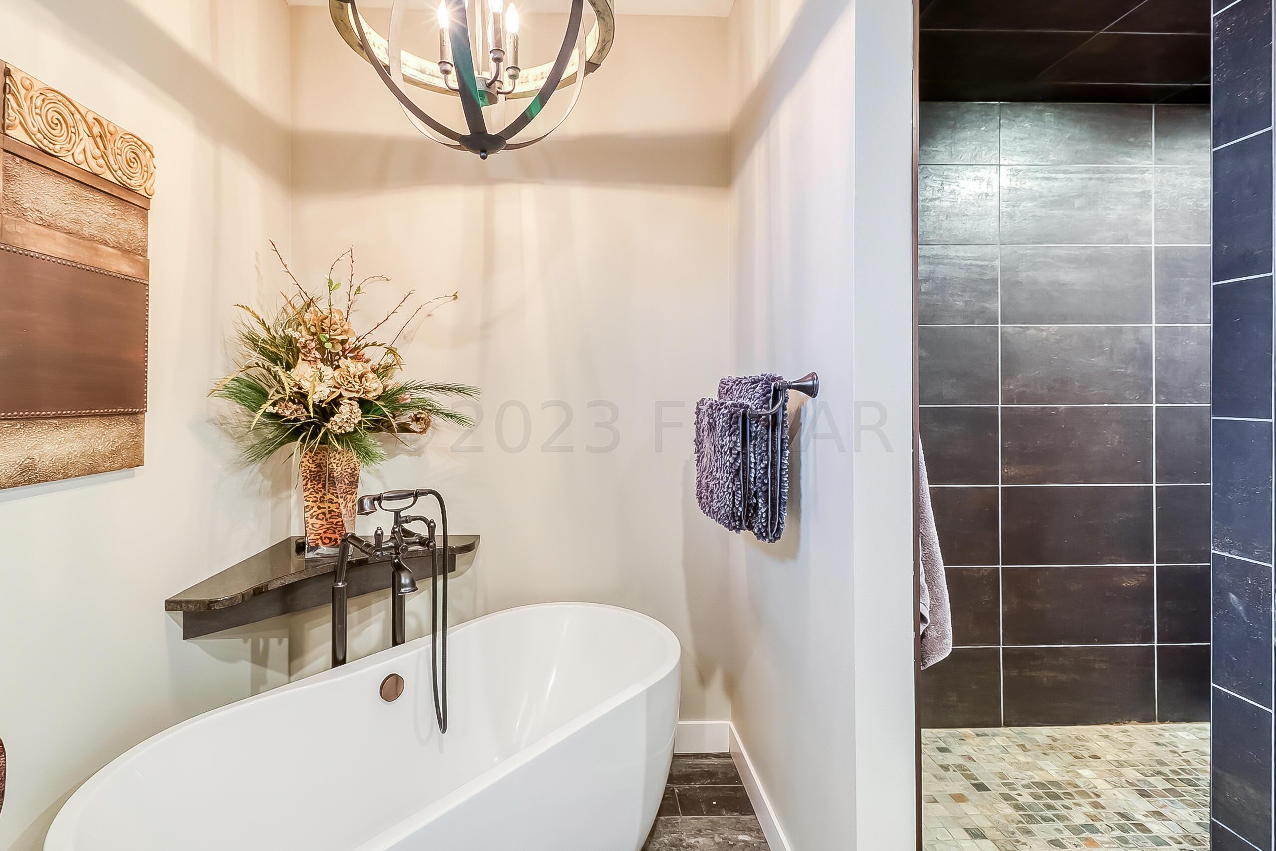 Primary Bathroom1_51