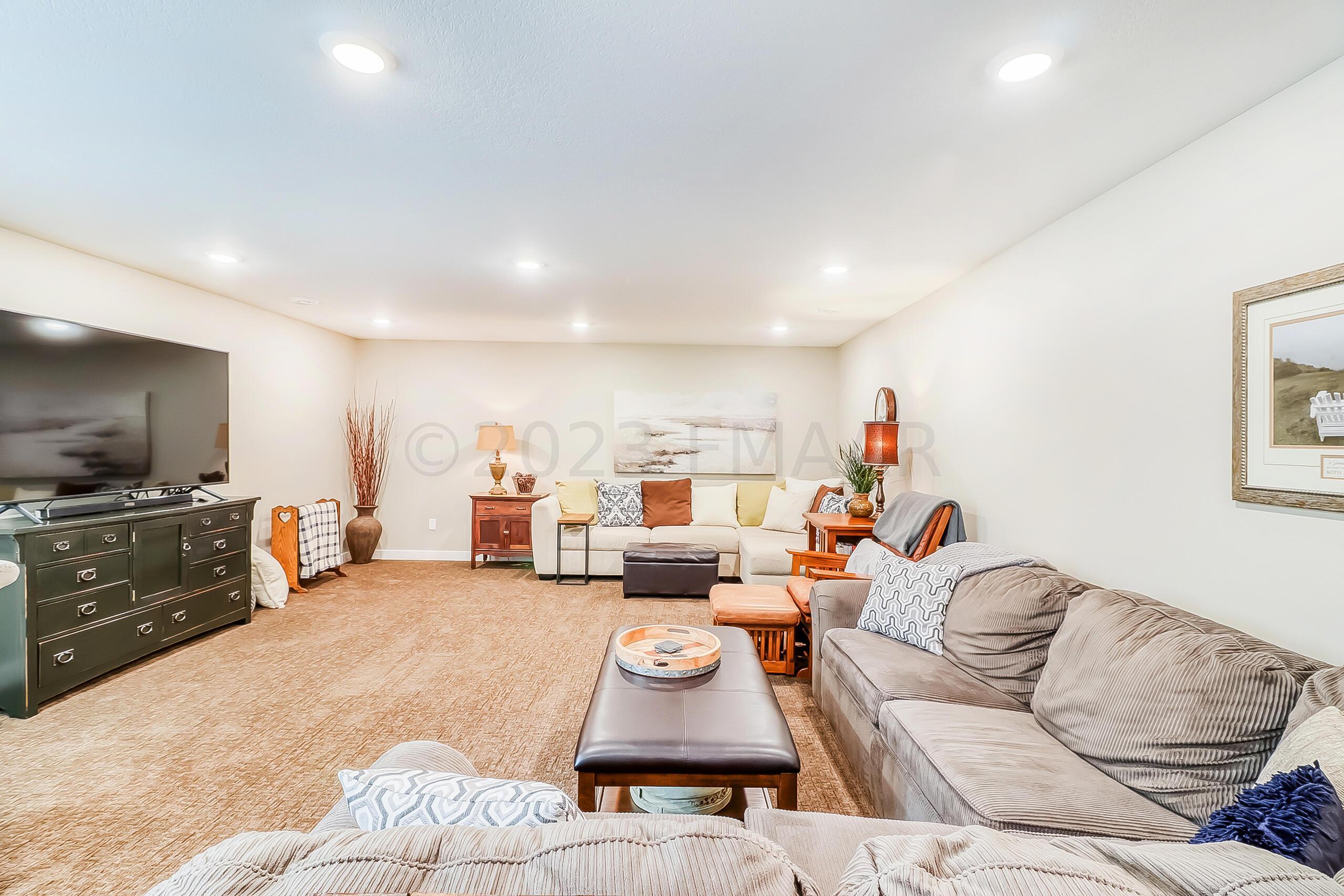 Basement Familyroom1_1