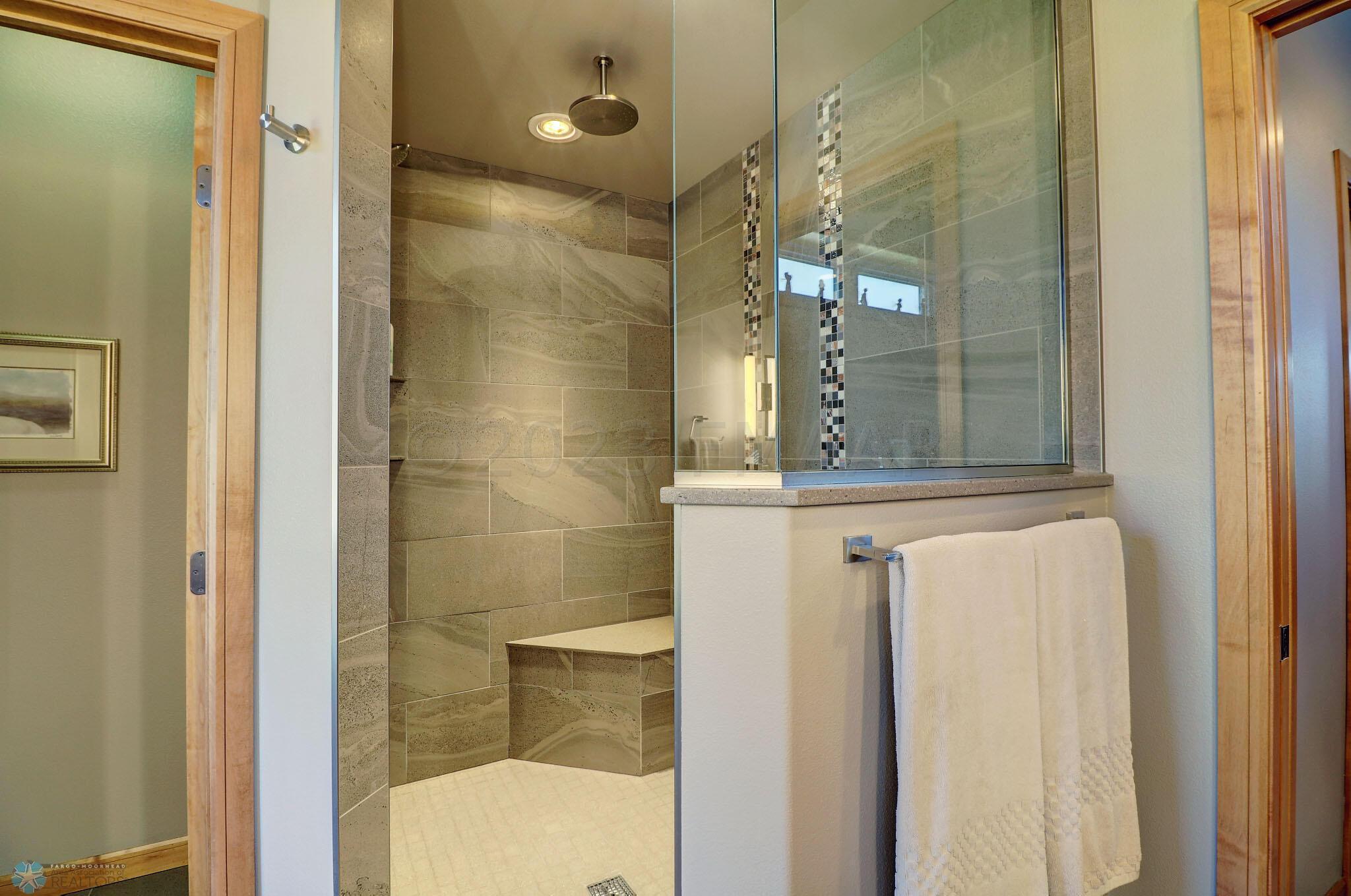 Master Bathroom1_3