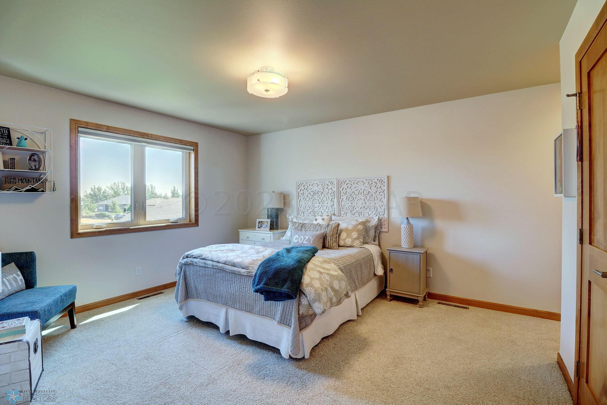 Upstairs Bedroom2_1