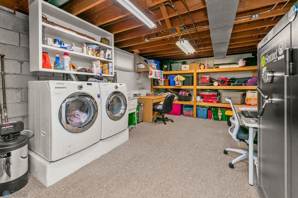 Large Utiltiy/Laundry/Storage