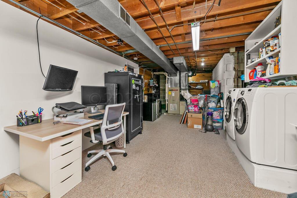 Large Utiltiy/Laundry/Storage
