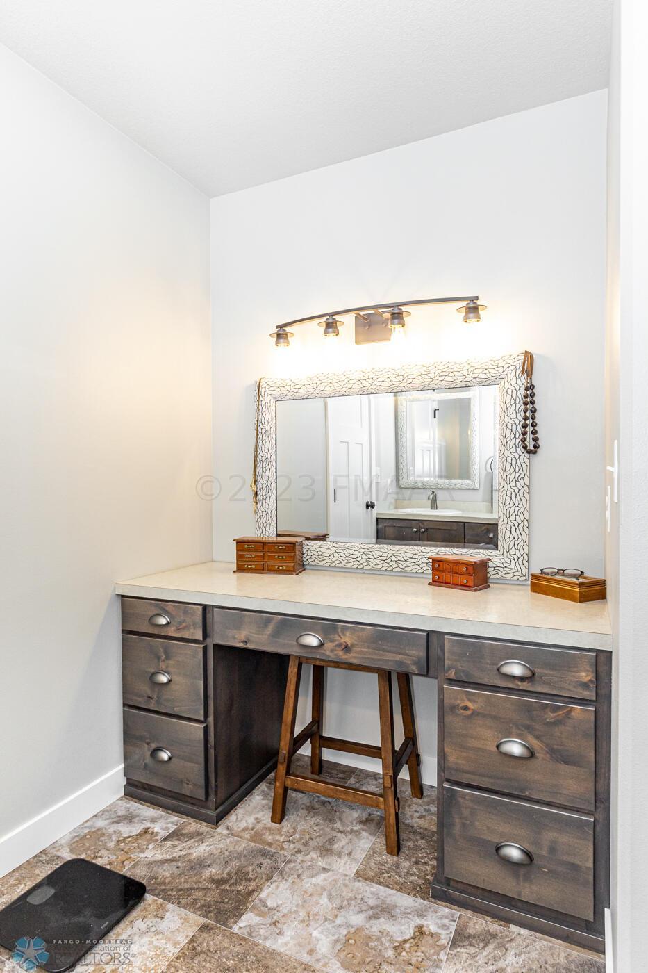 Make-up Vanity