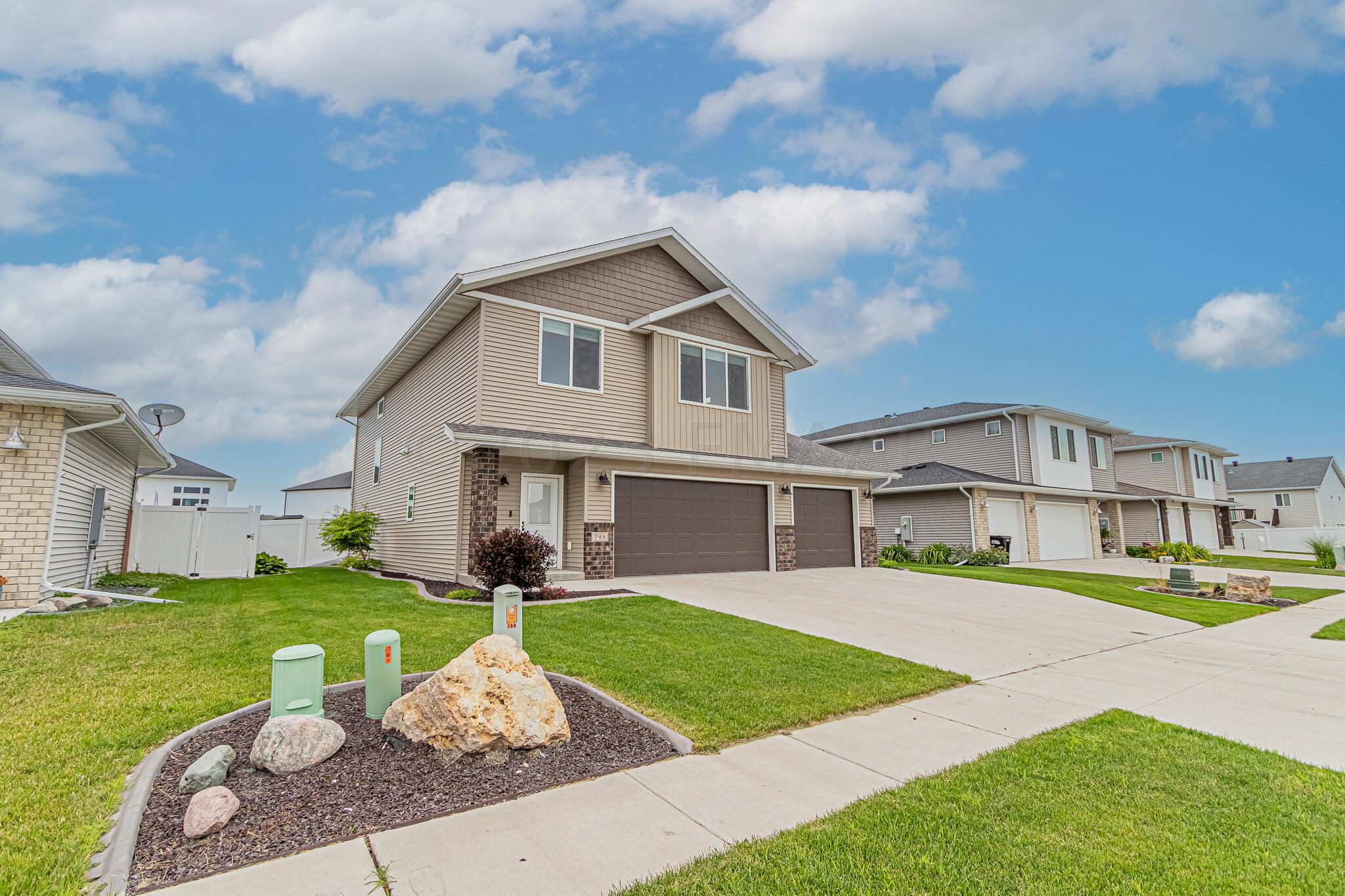 798 Albert Dr W, West Fargo, ND 58078-39