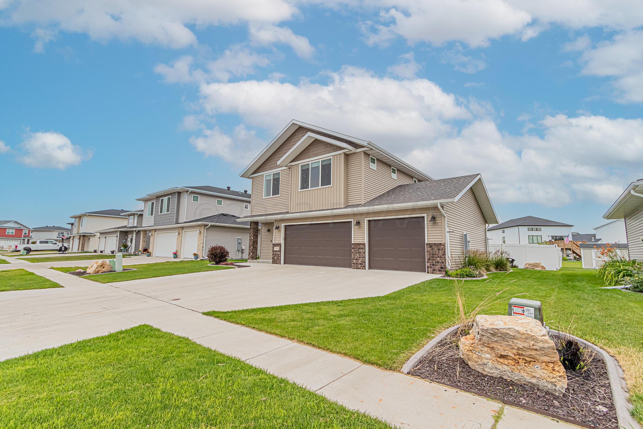798 Albert Dr W, West Fargo, ND 58078-40