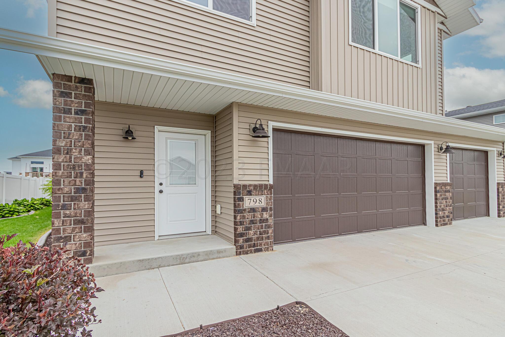 798 Albert Dr W, West Fargo, ND 58078-41