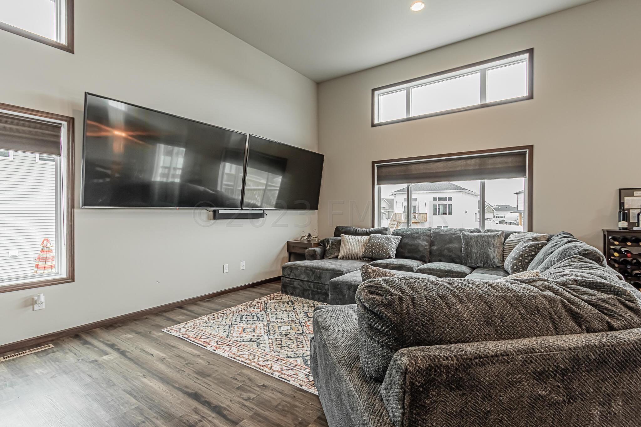 798 Albert Dr W, West Fargo, ND 58078-18