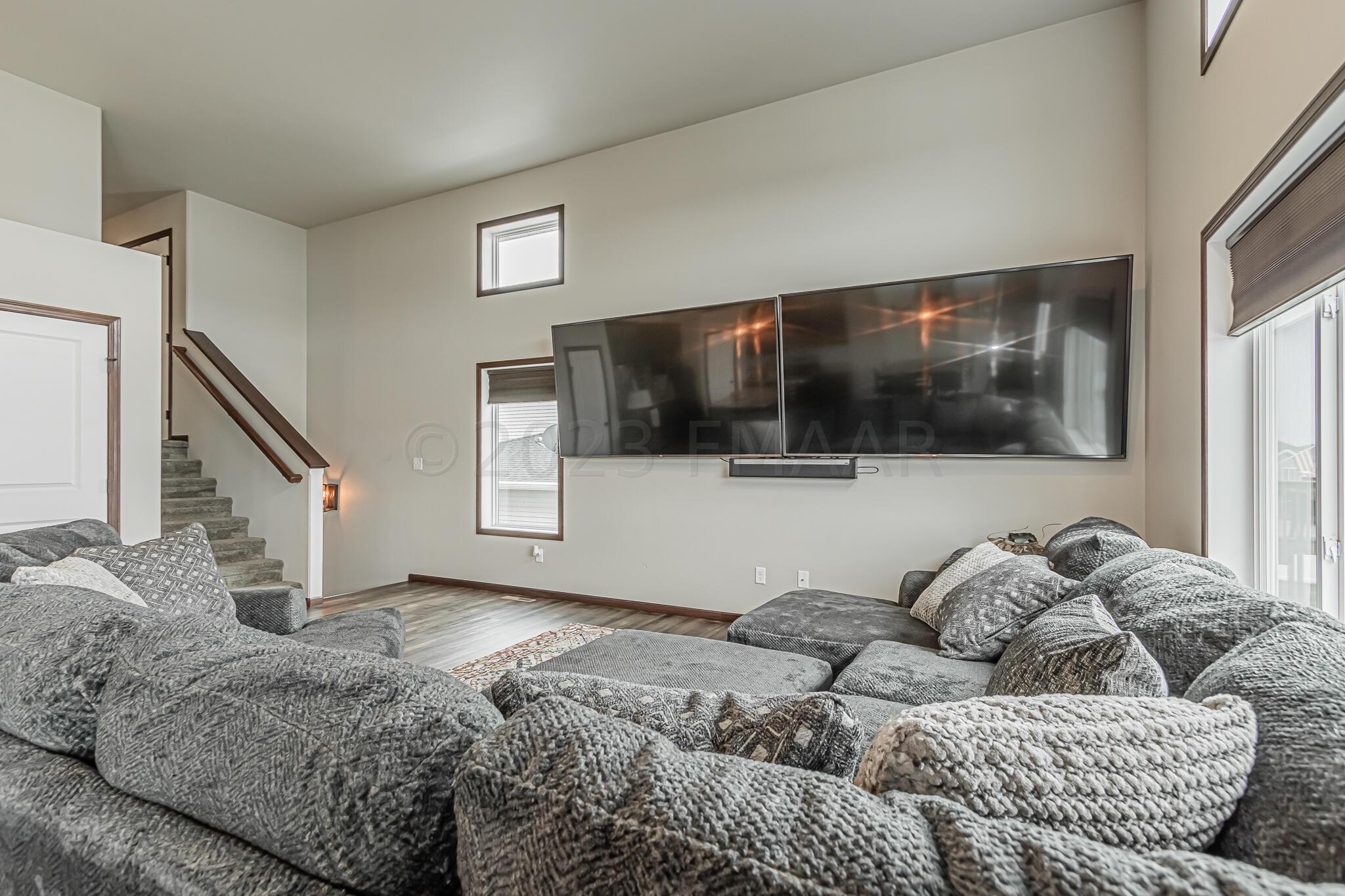 798 Albert Dr W, West Fargo, ND 58078-20